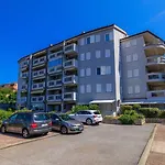 Helles In Neubausiedlung Nur 500 Meter Zum Mit Meerblick, Waschmaschine Crikvenica