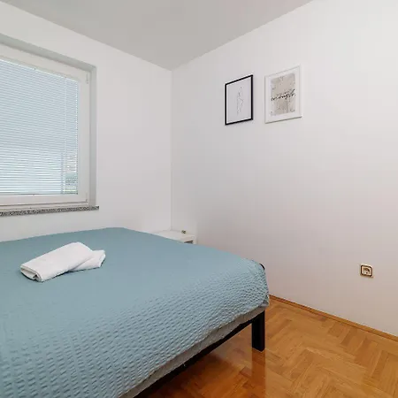 Helles In Neubausiedlung Nur 500 Meter Zum Mit Meerblick, Waschmaschine * Crikvenica