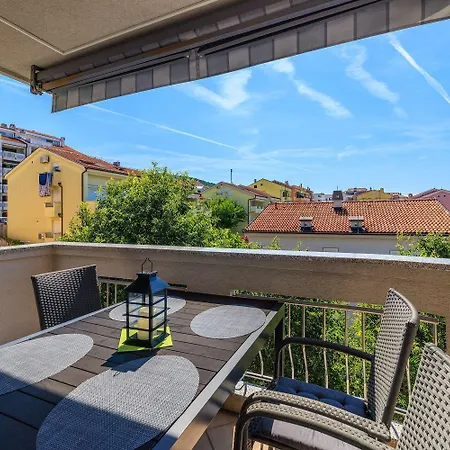 Helles In Neubausiedlung Nur 500 Meter Zum Mit Meerblick, Waschmaschine Apartman Crikvenica