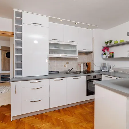 Helles In Neubausiedlung Nur 500 Meter Zum Mit Meerblick, Waschmaschine Apartman