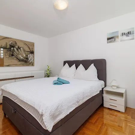 Helles In Neubausiedlung Nur 500 Meter Zum Mit Meerblick, Waschmaschine Apartman Crikvenica