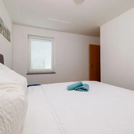 Apartment Helles In Neubausiedlung Nur 500 Meter Zum Mit Meerblick, Waschmaschine Crikvenica